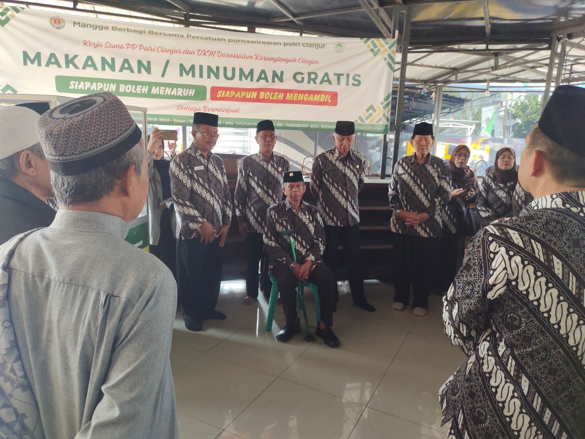 Usai Dilantik, Pengurus PP Polri Cianjur  Bagi-bagi Nasi Kotak