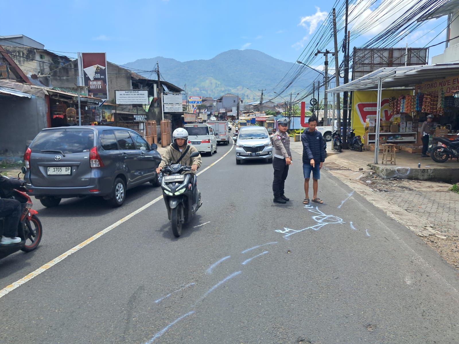Tiga Kendaraan Terlibat Kecelakaan di Cimacan Cianjur, Satu Orang Tewas 