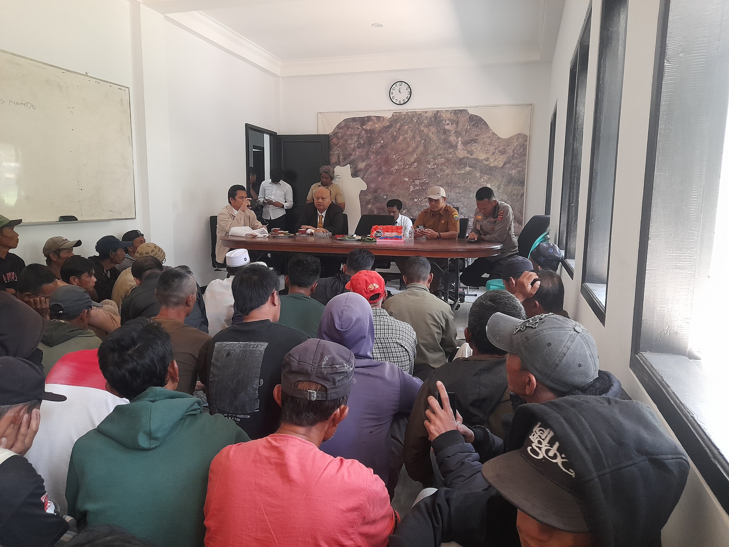Audiensi PT MPM dan Warga Bahas Penataan Mess serta Uang Kerohiman