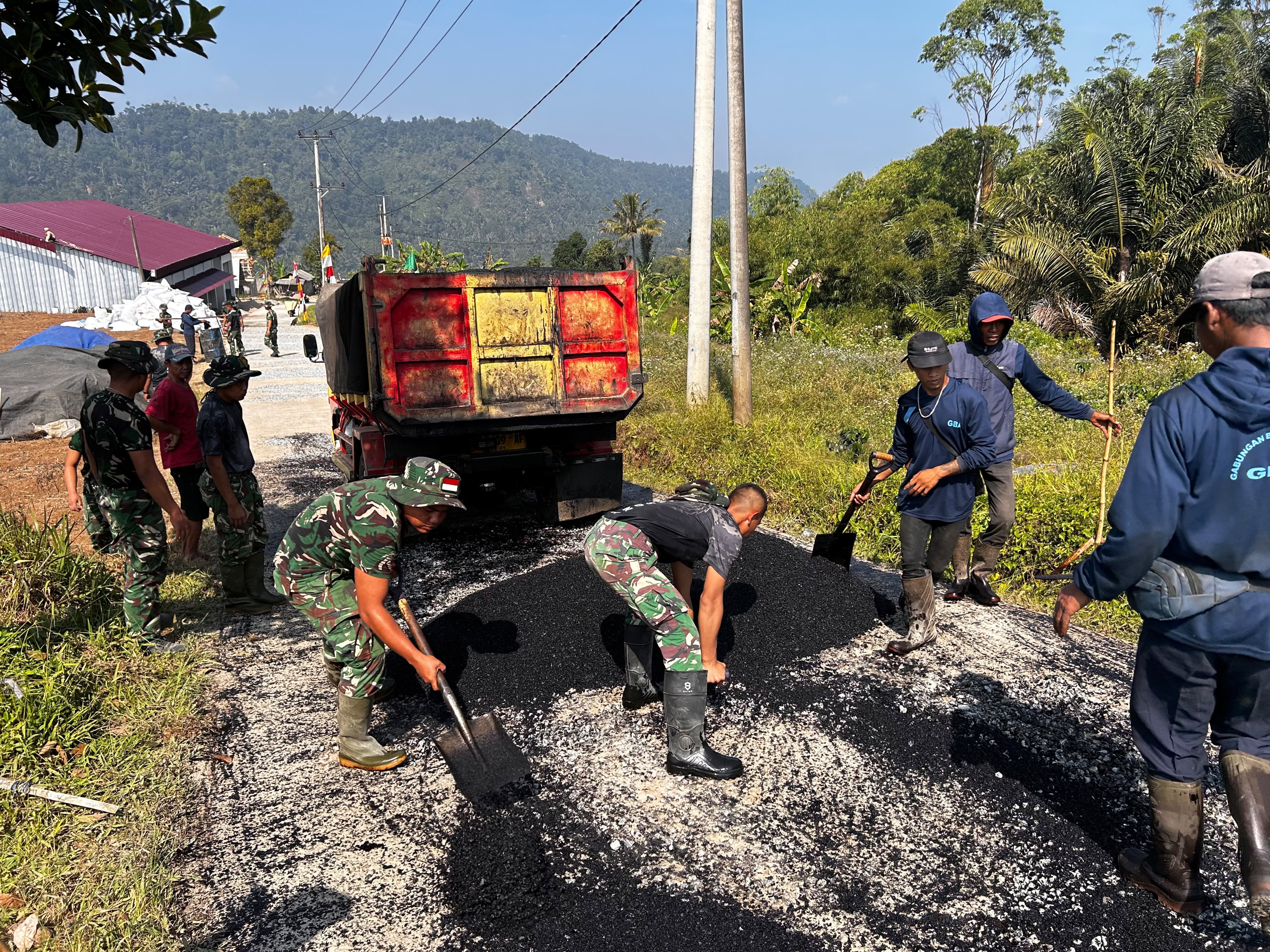 Hari Kedua TMMD Cianjur, Hotmix Jalan Capai 91 Persen