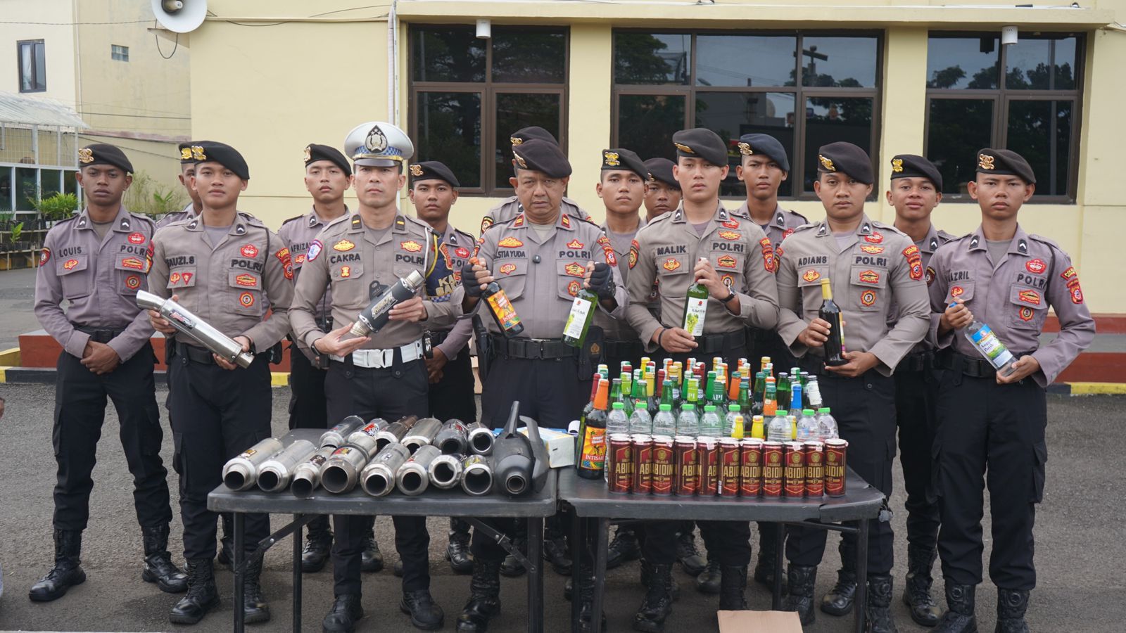 Hasil KRYD, Polres Cianjur Amankan Ratusan Knalpot Brong dan Botol Miras 