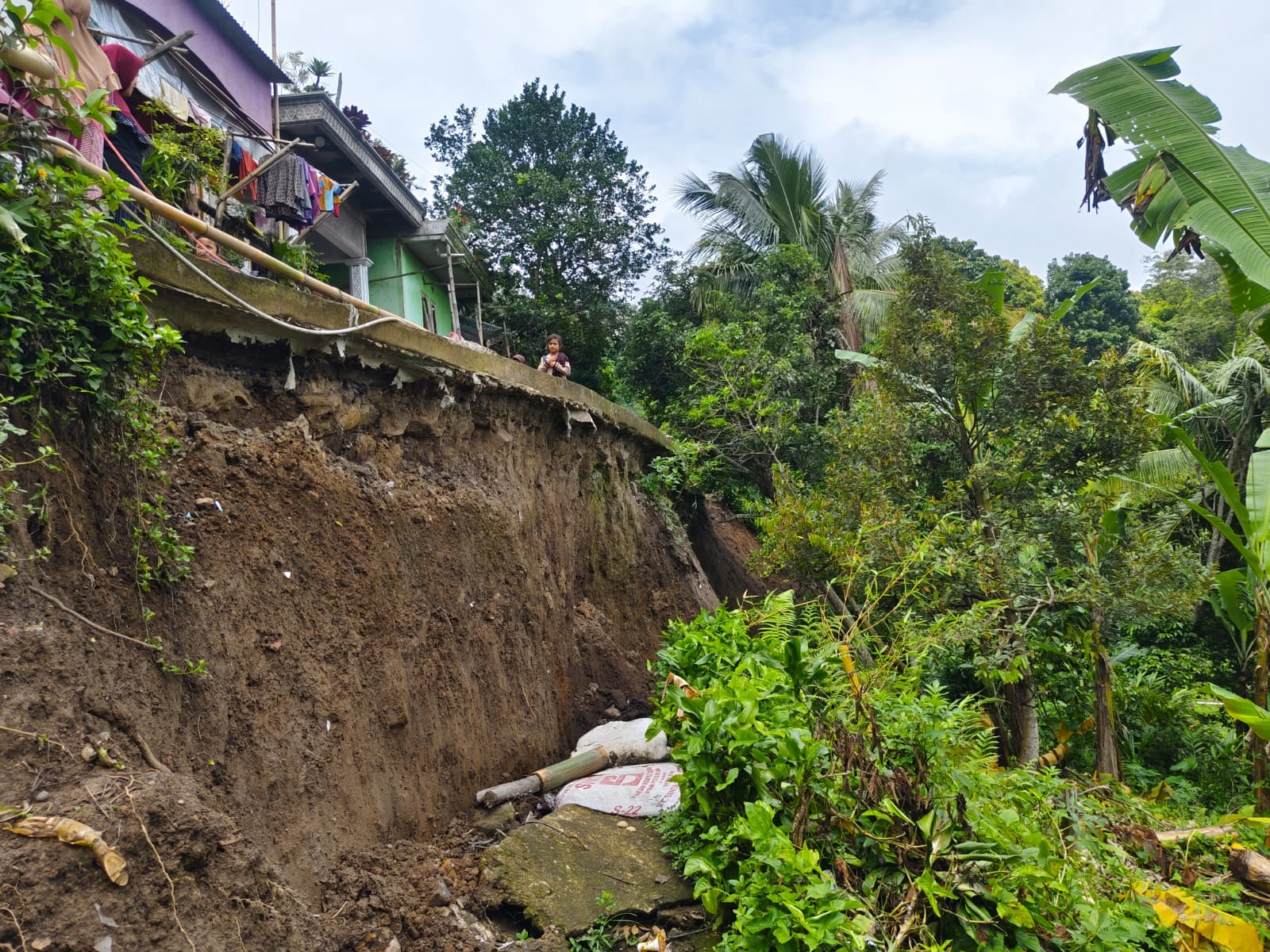 Pergerakan Tanah di Cibanteng Cianjur Makin Meluas, Warga Tunggu Solusi Pemerintah