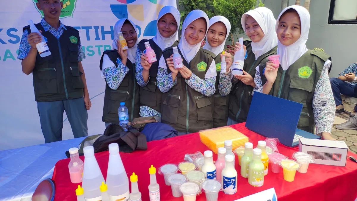 Siswa SMKS Al-Ittihad Cianjur Produksi Yogurt, Cuka dan Sabun