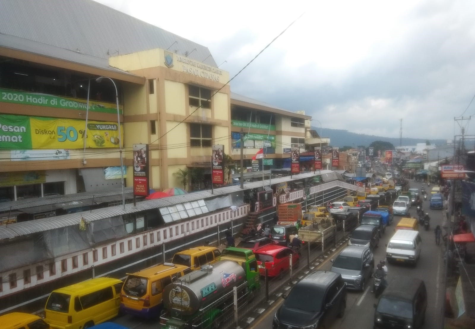 Pemkab Cianjur Akan Tertibkan Angkot dan Relokasi PKL di Jalur Cipanas