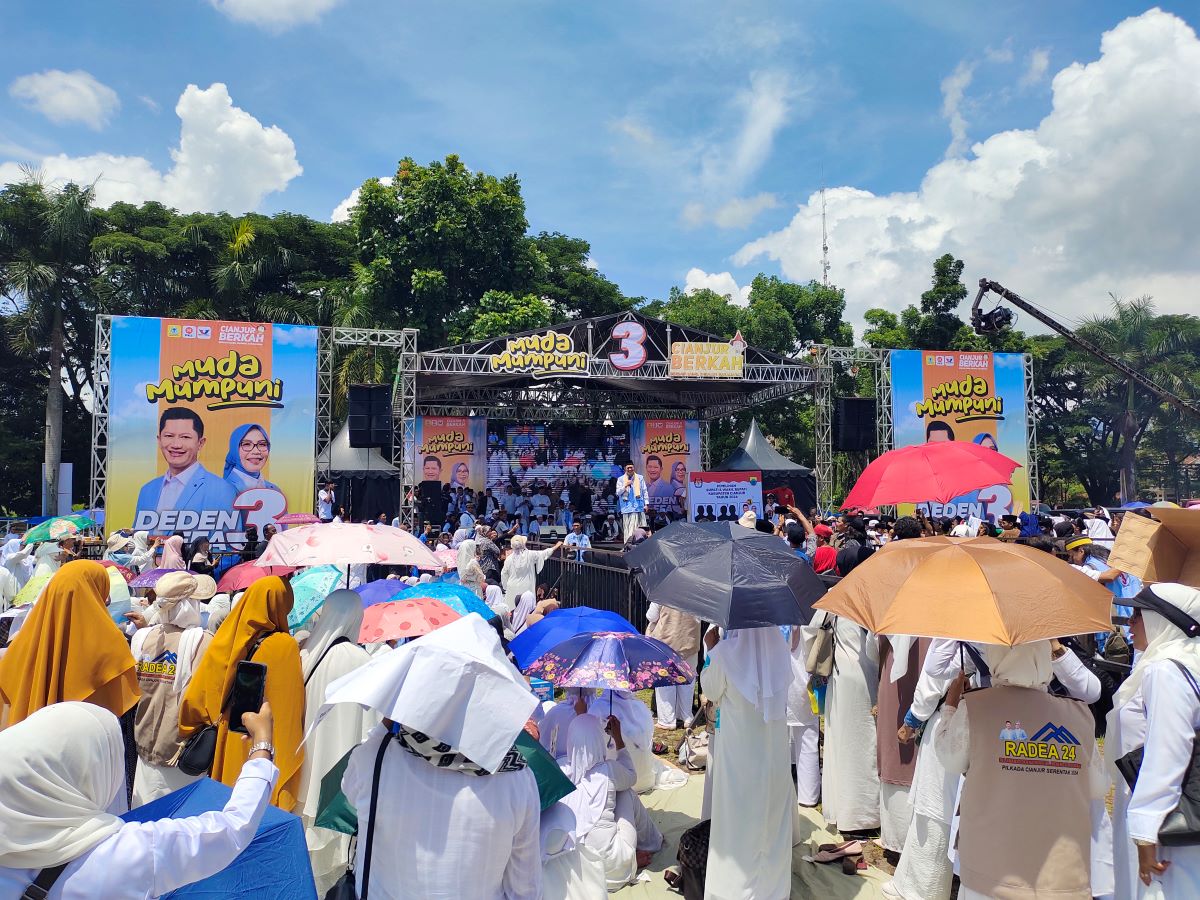 Pilkada Cianjur 2024: Doa dan Sholawat Iringi Kampanye Akbar Deden-Efa