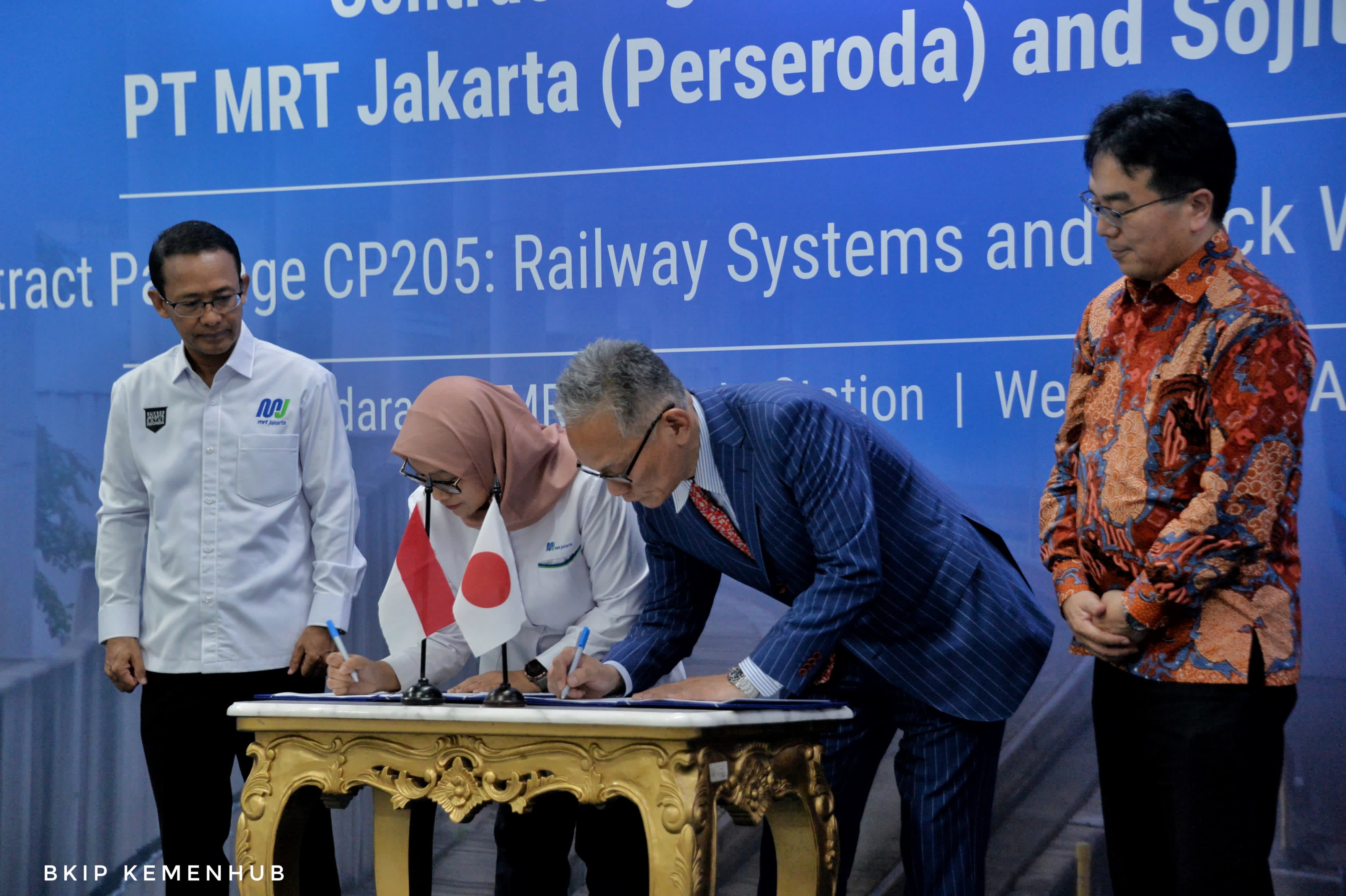 Saksikan Penandatanganan Paket Kontrak 205 MRT Jakarta, Ini Kata Menhub Budi