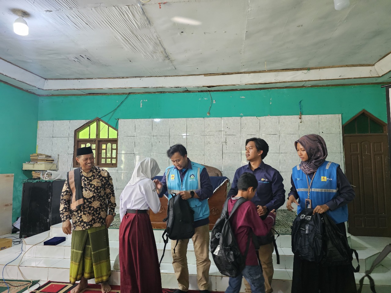 PLN UP3 Cianjur bersama YBM PLN Berbagi Semangat Pendidikan untuk Anak Yatim dan Dhuafa