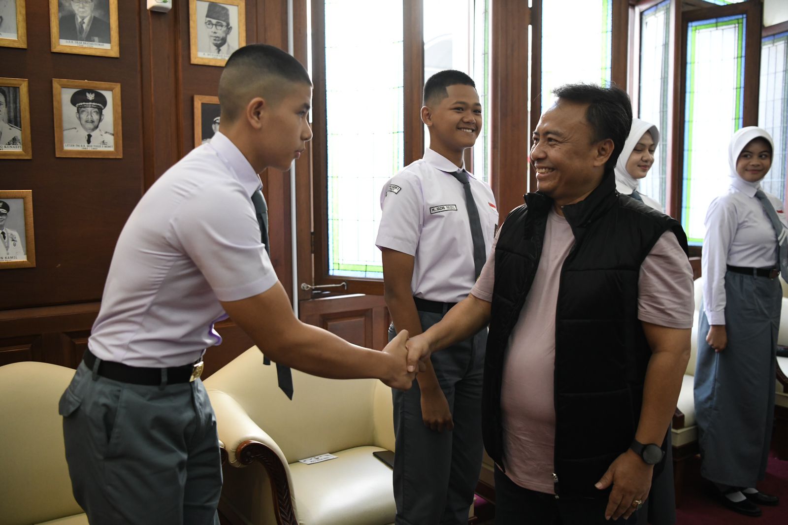 Sekda Herman Suryatman Lepas Empat Calon Asal Jabar Ikuti Seleksi Paskibraka Nasional 