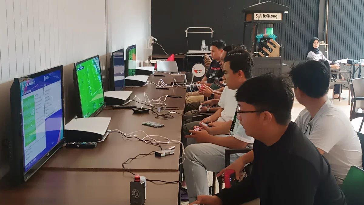 Puluhan Peserta Ikuti Turnamen Esports PS 4 E-Football Match Cianjur Ekspres