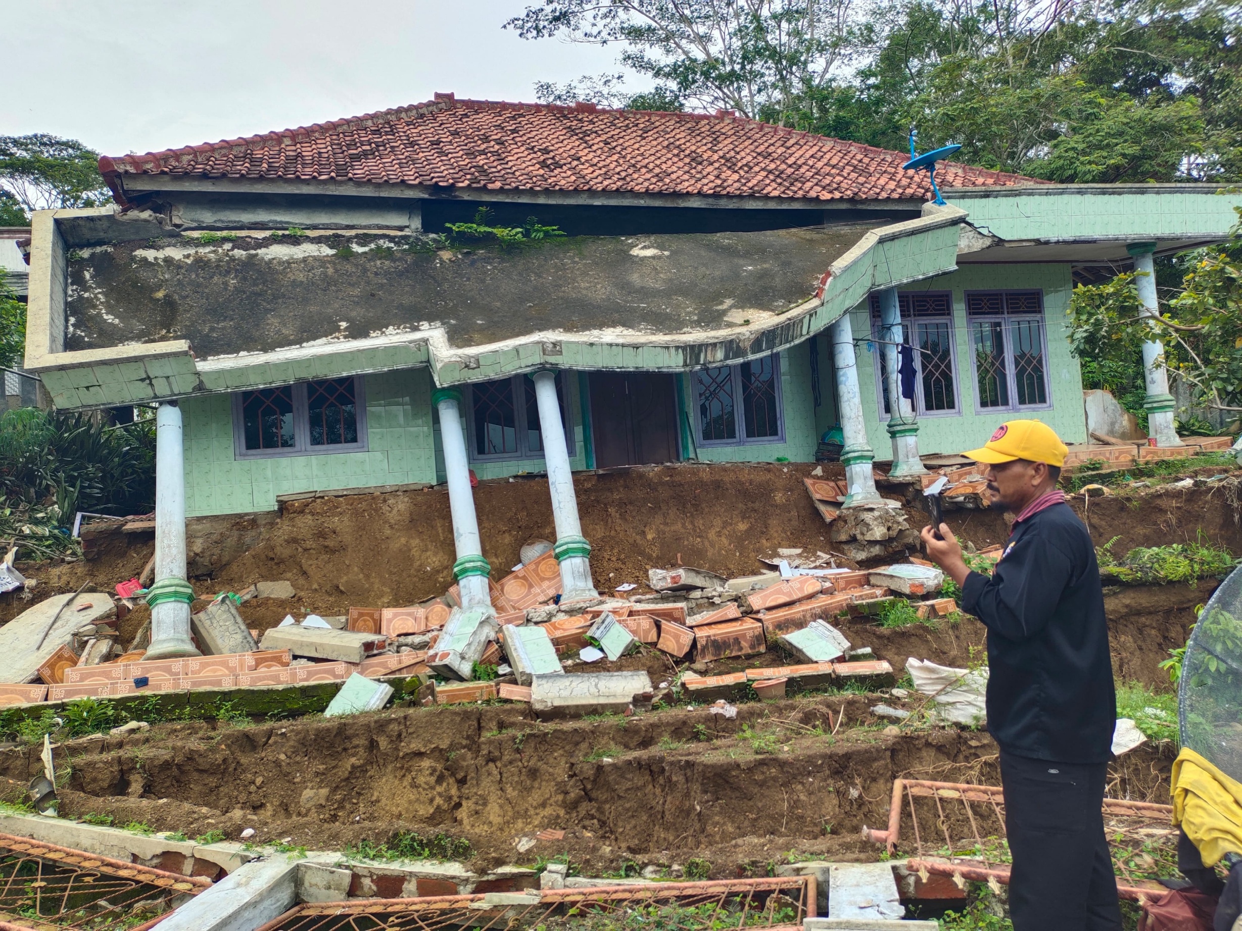 Enam Tahun Berlalu, Korban Pergeseran Tanah di Takokak Cianjur Masih Bertahan di Rumah Rusak