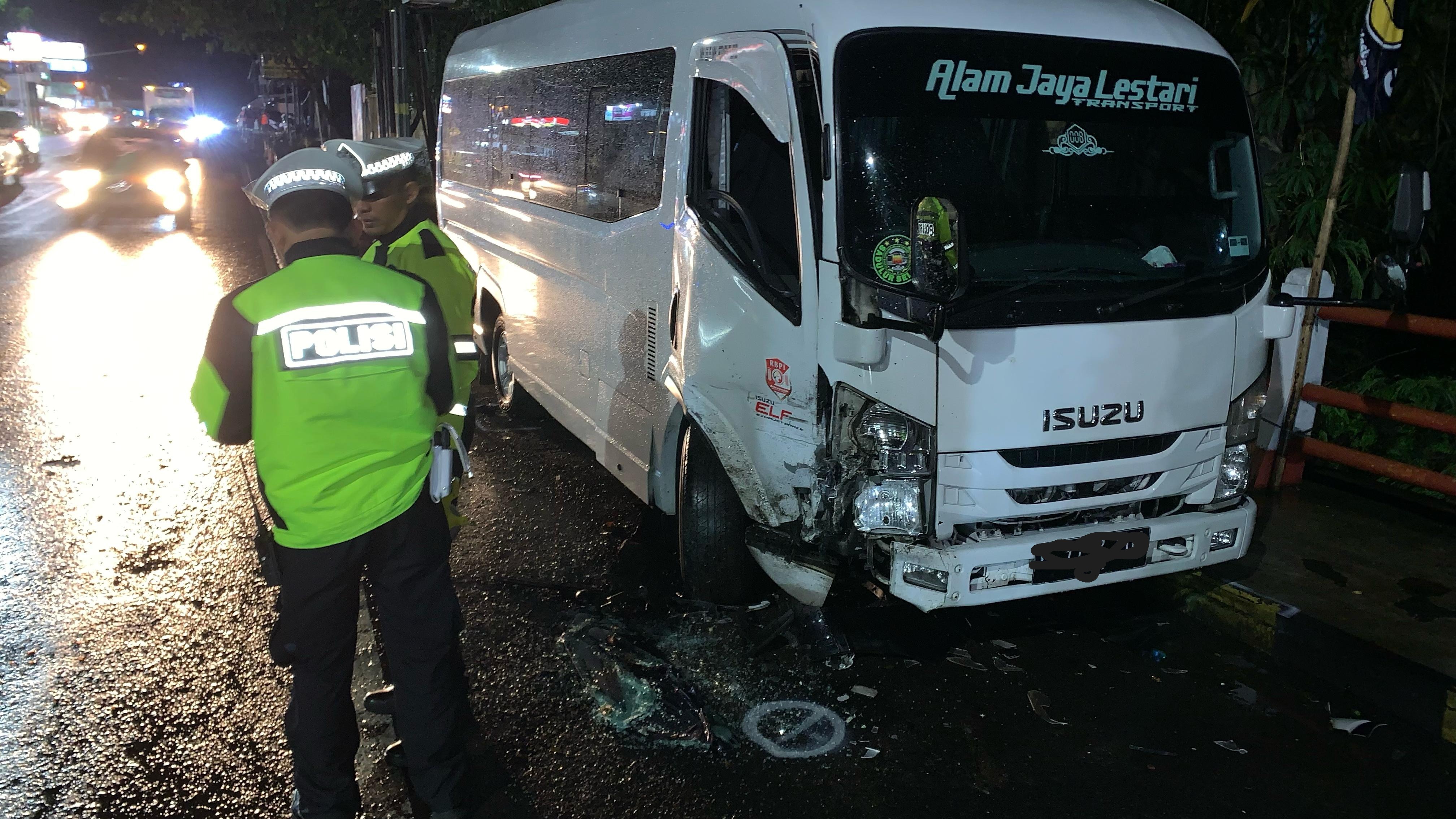 Lima Kendaraan Terlibat Kecelakaan di Cianjur, Empat Orang Alami Luka Ringan