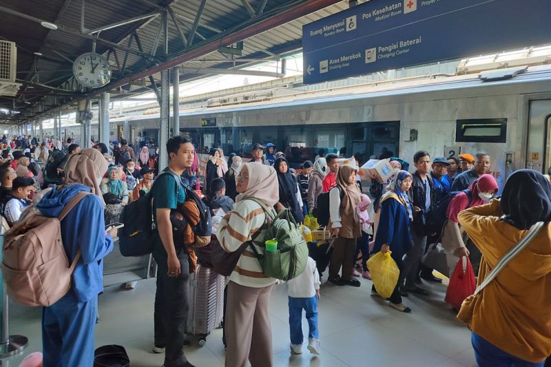 KAI Catat Okupansi Puncak Arus Balik Libur Panjang Capai 115 Persen