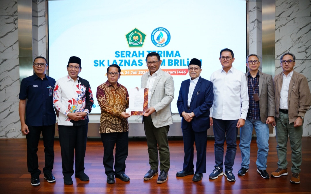 Kemenag RI Menyerahkan SK Izin Operasional Sebagai Lembaga Amil Zakat Skala Nasional Kepada YBM BRILiaN