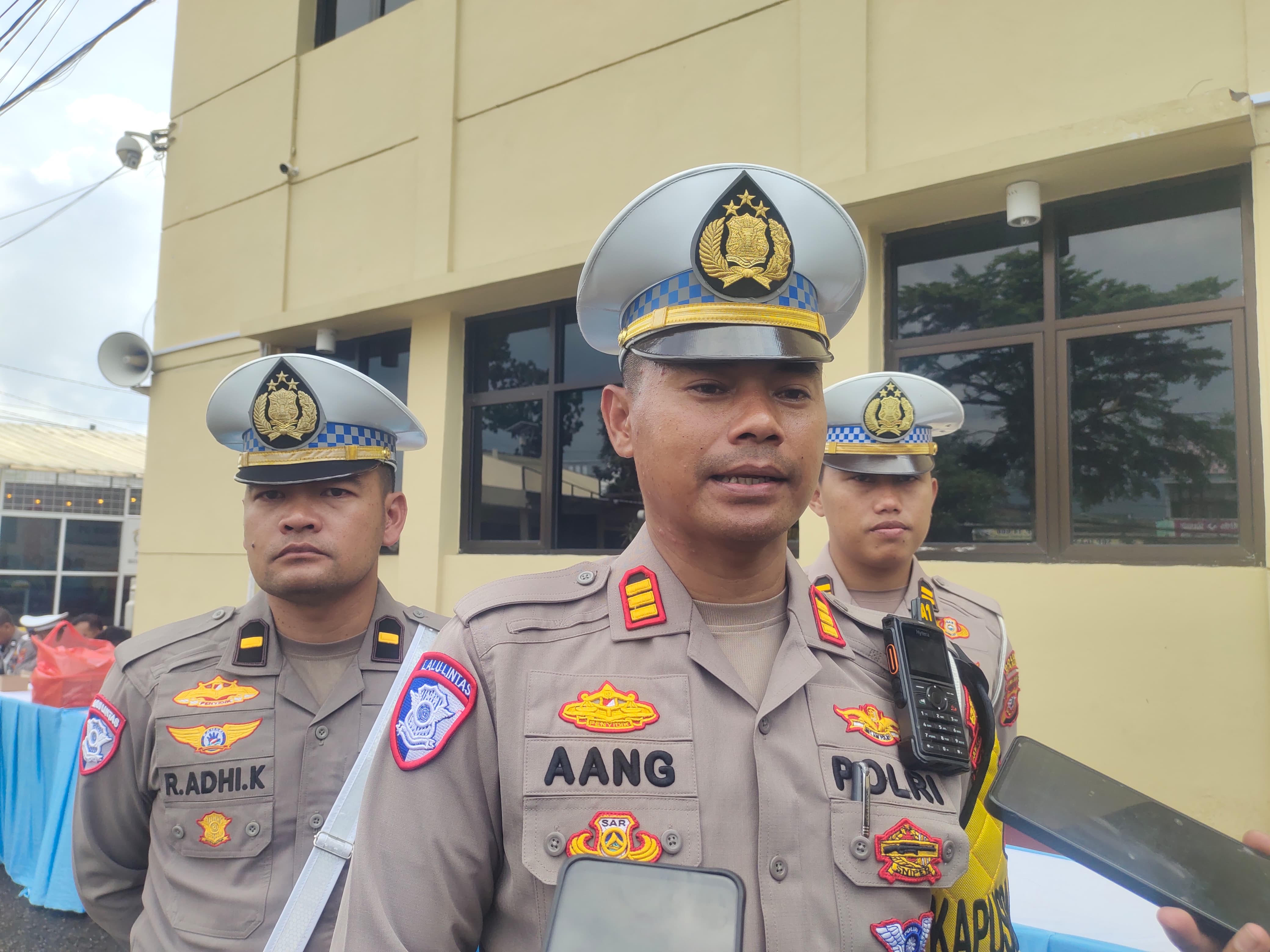 Satlantas Polres Cianjur Pasang Rambu Rawan Bencana, Pengguna Jalan Diimbau Waspada
