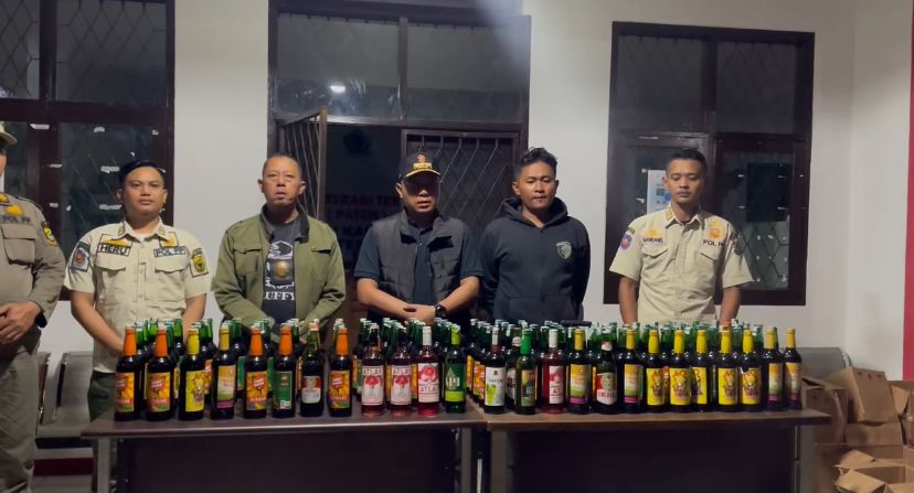 Ratusan Botol Minuman Beralkohol Diamankan Satpol PP Cianjur