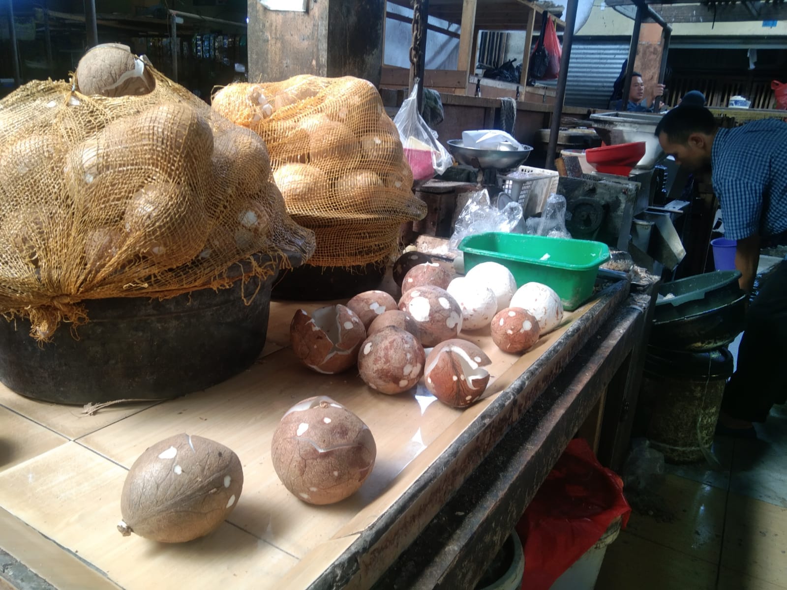 Mahal, Harga Kelapa Parut di Pasar Cipanas Rp17 Ribu Per Butir 