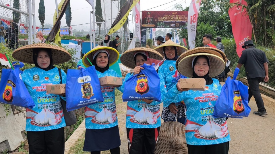 1.000 Petani Dan Masyarakat Cianjur Dapat Bantuan Sembako