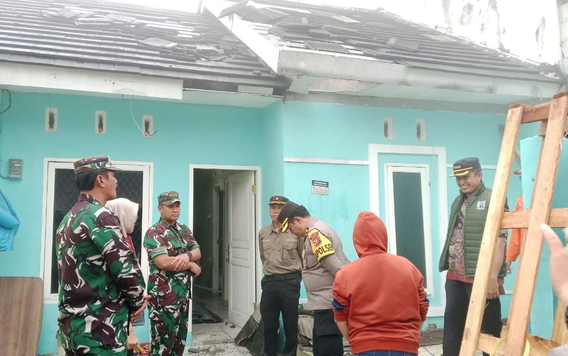 Dandim 0608/Cianjur Tinjau Korban Angin Puting Beliung  