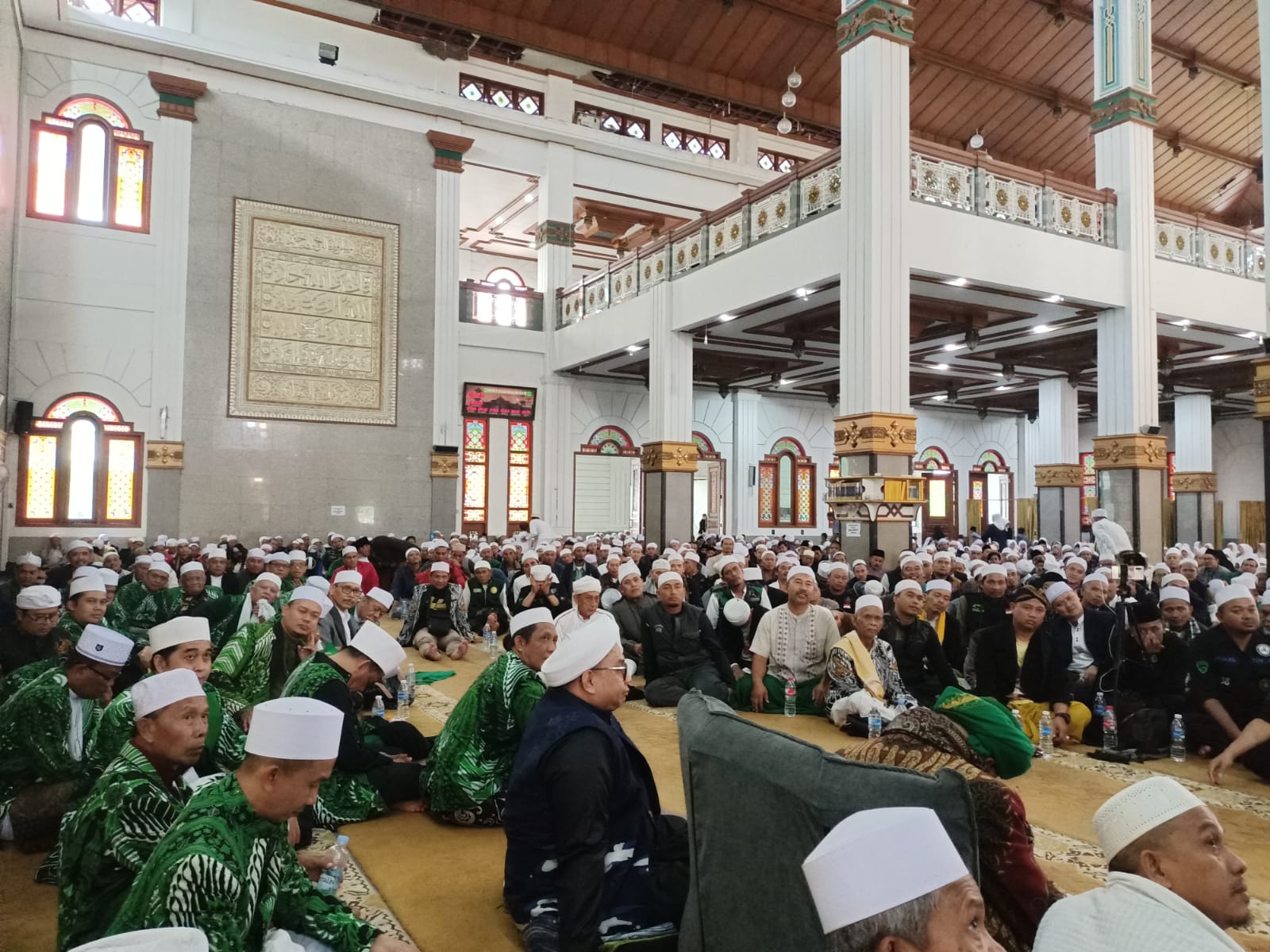 Ribuan Jemaah Hadiri Manaqiban di Masjid Agung Cianjur