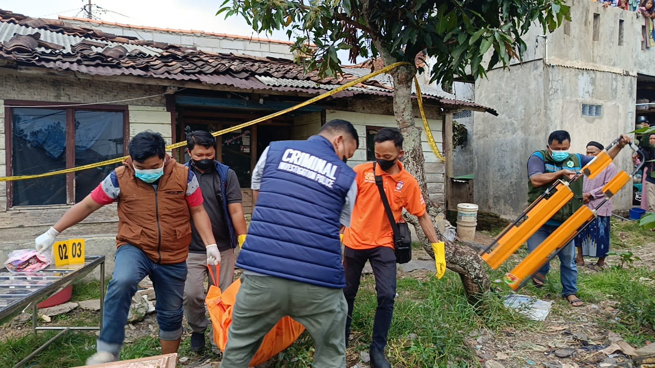 Jenazah Perempuan Ditemukan Membusuk di Rumah di Kecamatan Cibeber Cianjur, Diduga Meninggal Karena Sakit 