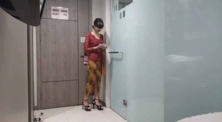 Bikin Ketar-ketir! Video Mesum Perempuan Kebaya Merah di Hotel Diburu Netizen
