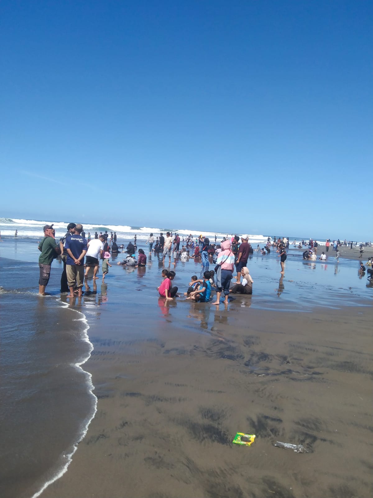 Libur Lebaran, Wisatawan Padati Objek Wisata Pantai di Cidaun Cianjur