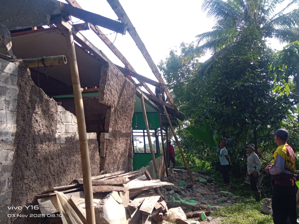 Pergeseran Tanah Landa Desa Cibanteng Cianjur, Satu Rumah Rusak dan 91 Terancam