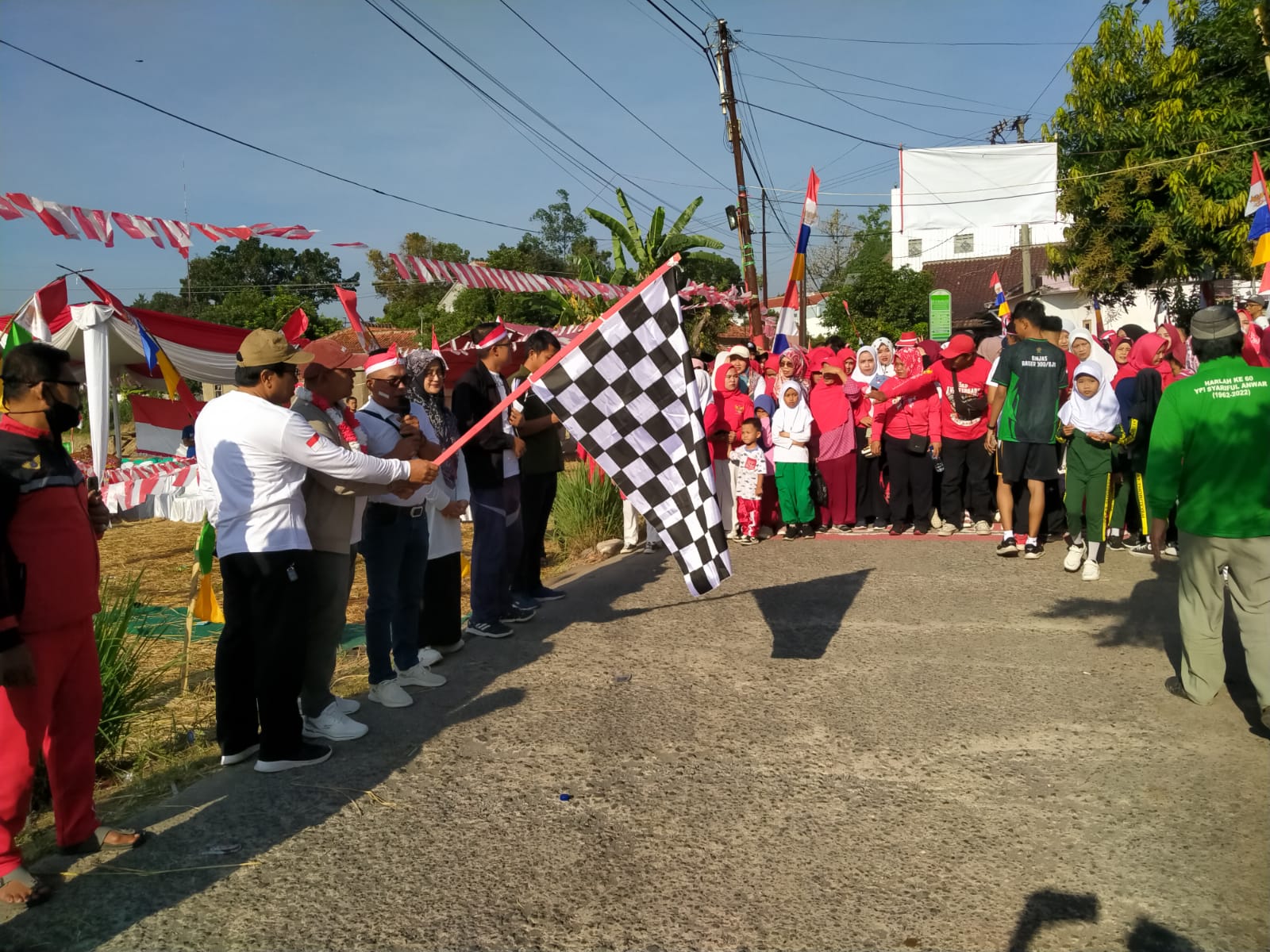 Meriahkan HUT RI ke-79, Karang Taruna Tanjung Mekar Cianjur Gelar Jalan Santai