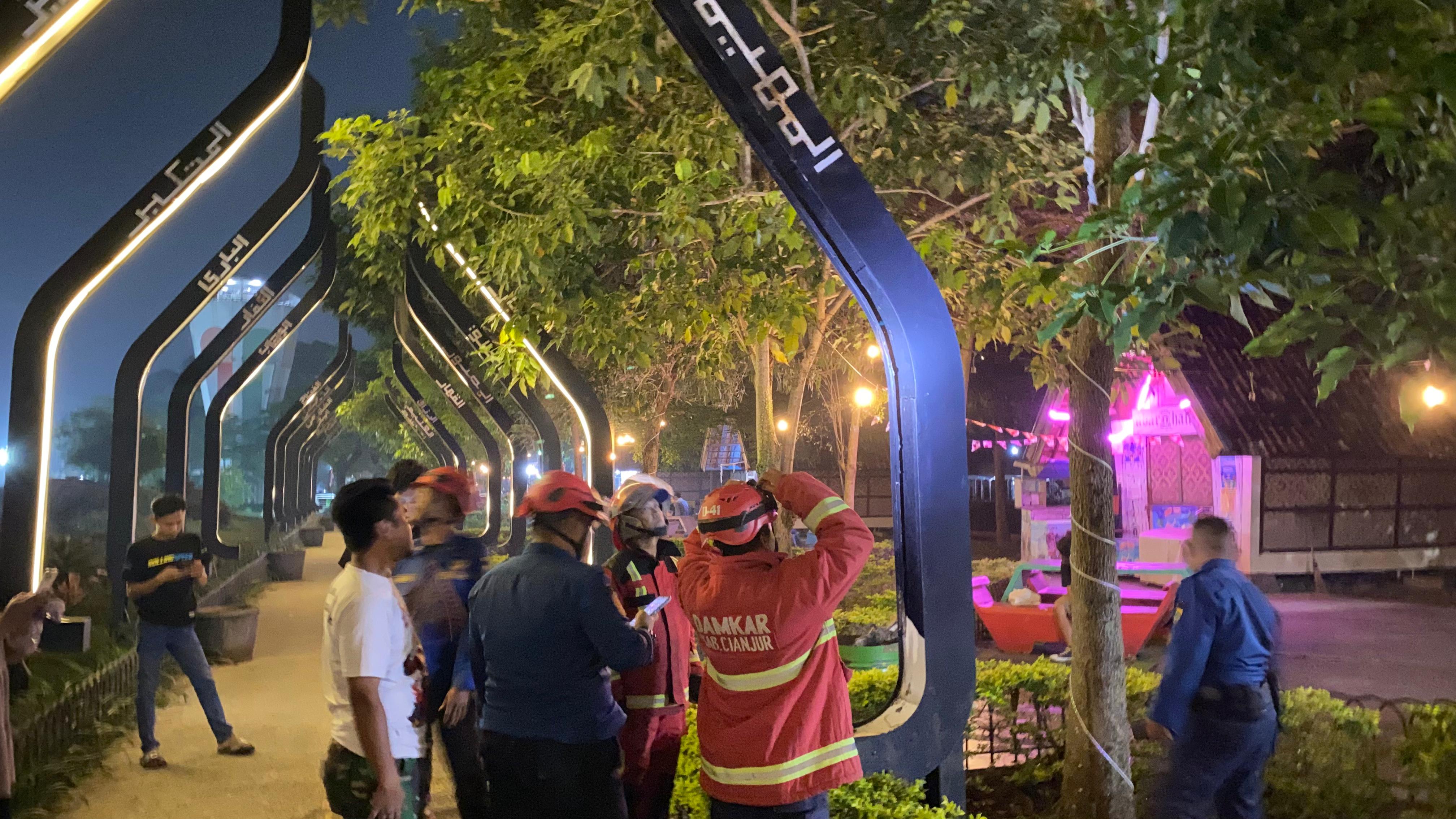 Pilar Asmaul Husna di Alun-Alun Cianjur Terbakar Diduga Akibat Korsleting Listrik