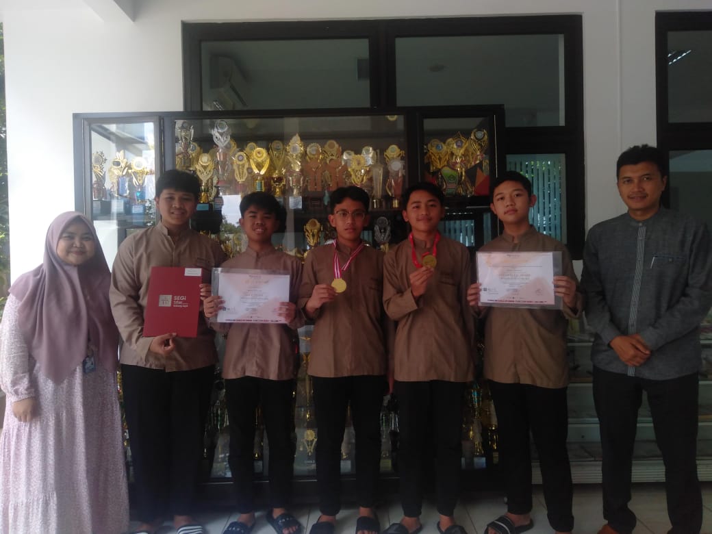 Siswa SMP Islam Cendekia Cianjur Boyong Medali Emas dan Special Award di WICE 2022