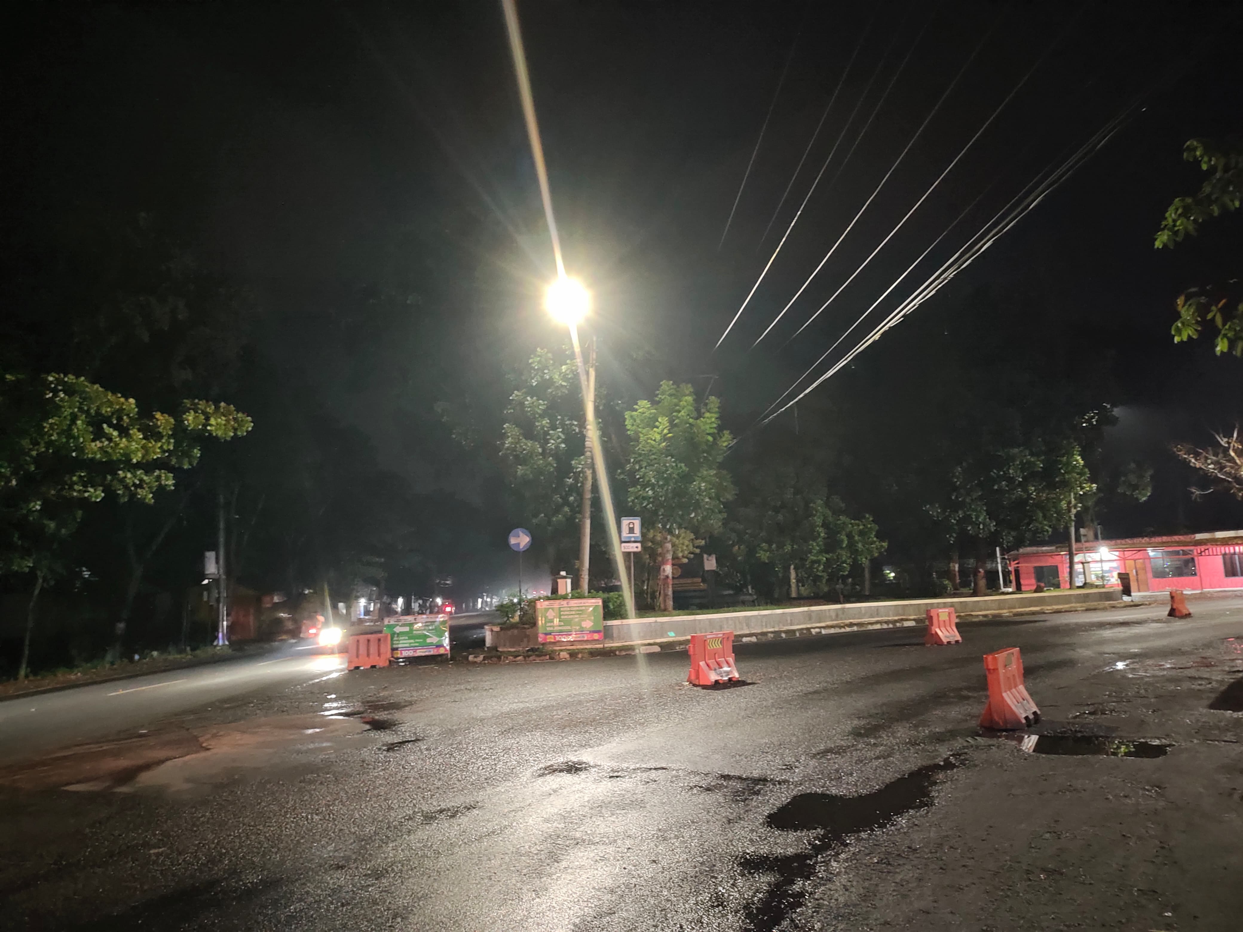 Arus Mudik H-3 Lebaran di Pertigaan Kuda Kosong Cianjur Ramai Lancar