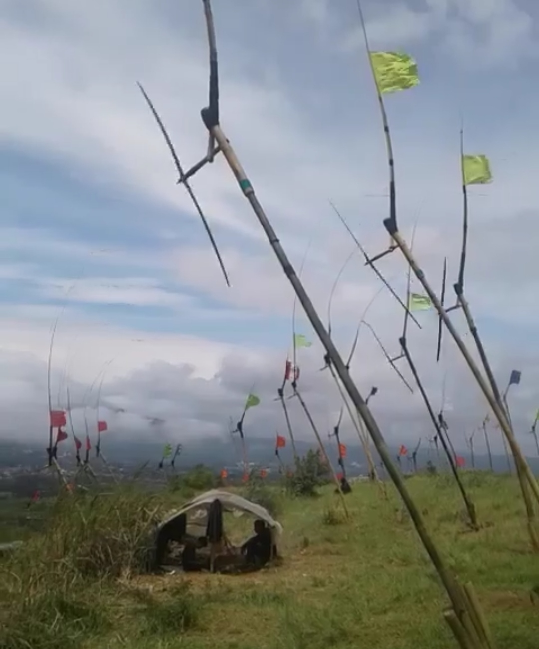 Musim Angin Dimanfaatkan Warga di Pacet Cianjur untuk Bermain Kolecer, Bisa Tidak Pulang Dua Hari