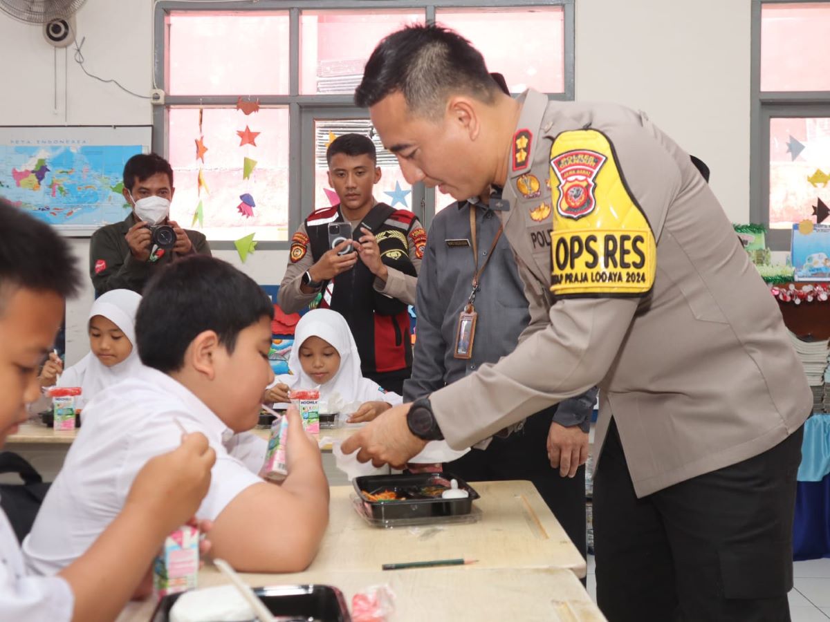 Polres Cianjur Mulai Kenalkan Program Makan Bergizi Gratis kepada Siswa SD