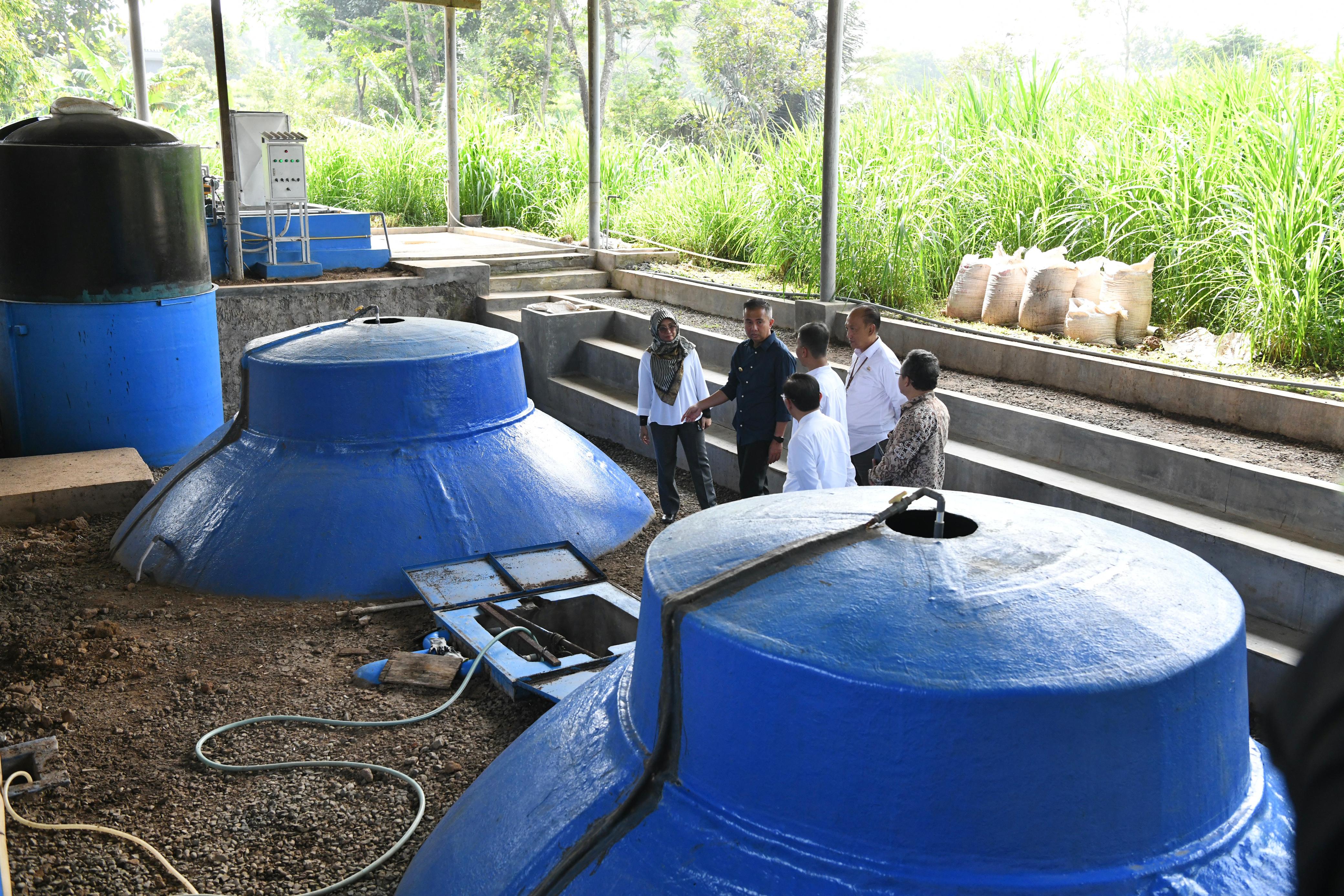 Bey Machmudin Resmikan PLTS - Biogas, Hasil Karya ITB Dihibahkan ke Koperasi