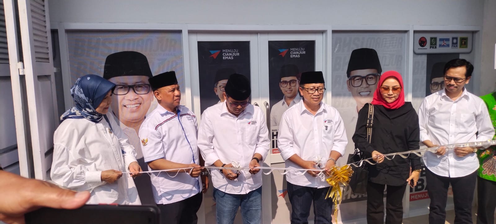 Pasangan Bakal Calon Bupati dan Wabup Cianjur Herman-Ibang Resmikan Sekretariat Pemenangan