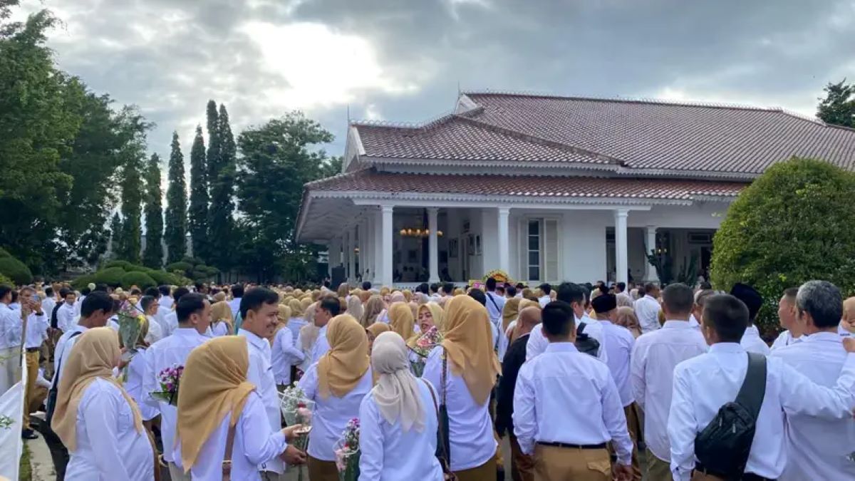 Lantik 7.007 PPPK Paruh Waktu, Bupati Cianjur Minta Layani Masyarakat Sepenuh Hati