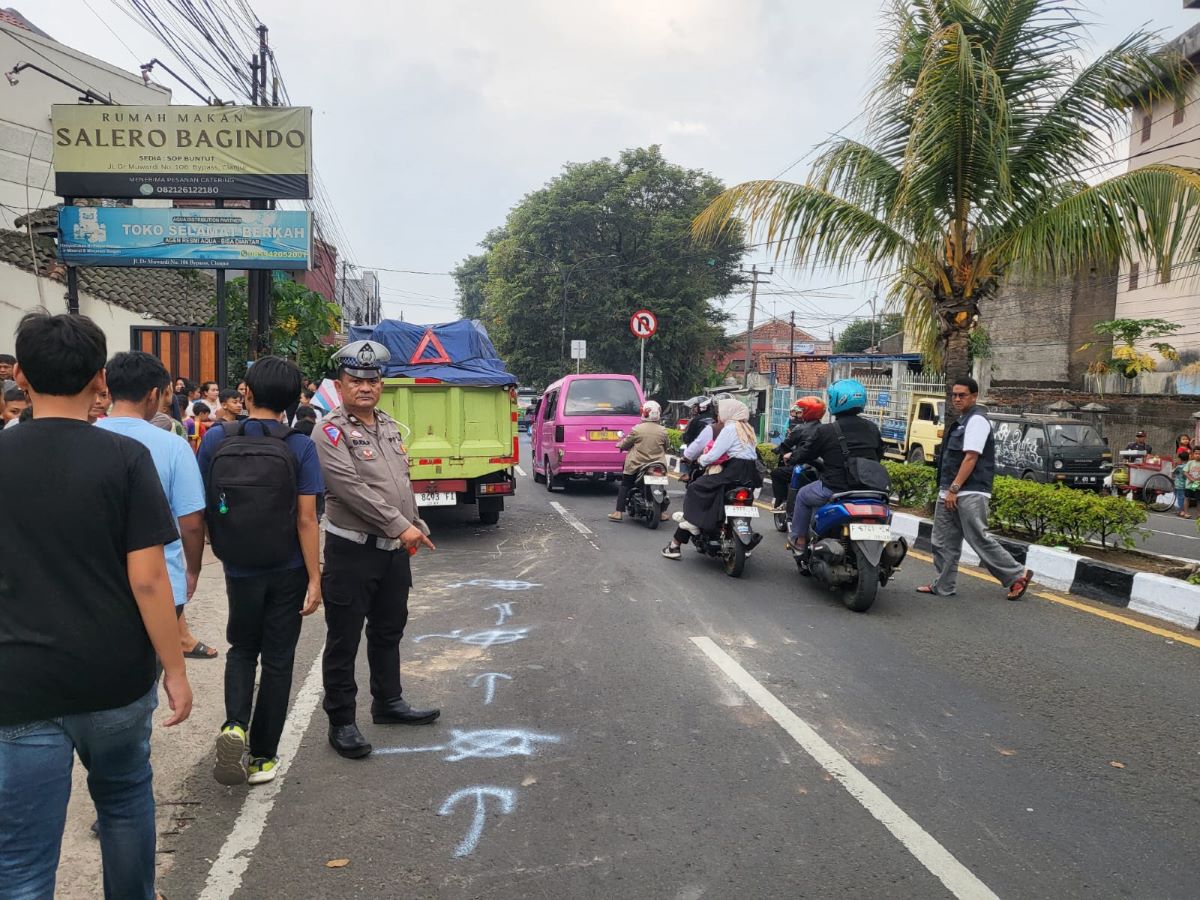 Detik-Detik Kecelakaan Beruntun di Jalan Muwardi Cianjur Terekam CCTV, Empat Orang Luka Ringan