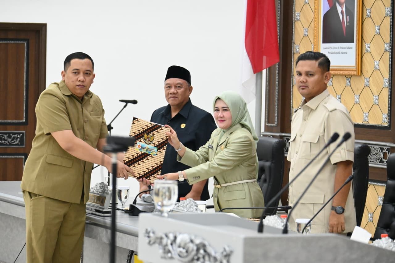 Sekda Cianjur Hadiri Rapat Paripurna DPRD Bahas Raperda APBD Tahun Anggaran 2026