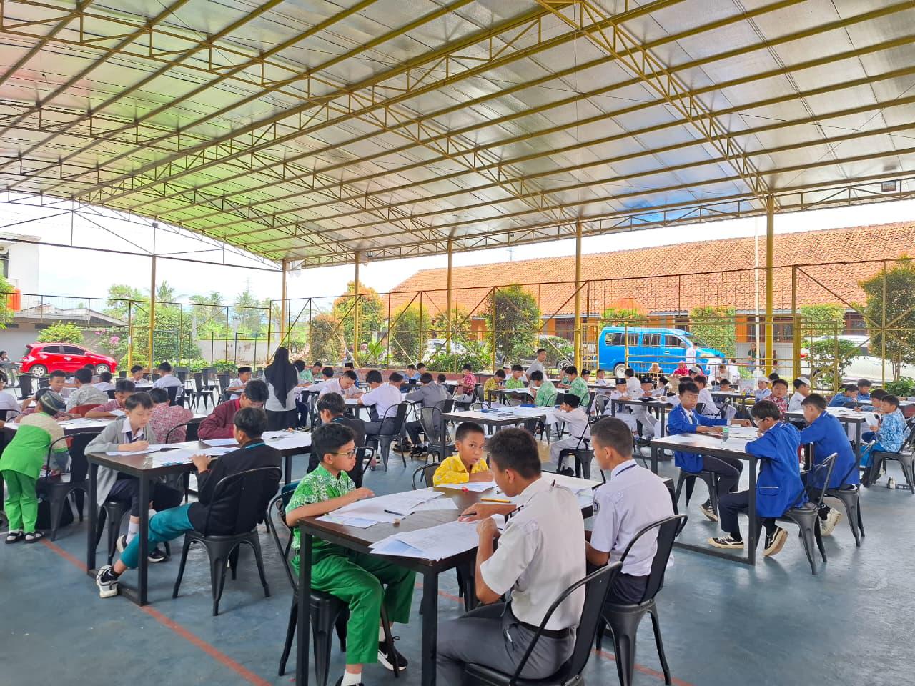 Ratusan Peserta Unjuk Kemampuan di Grand Final EMC Season 7 Al-Madina Cianjur