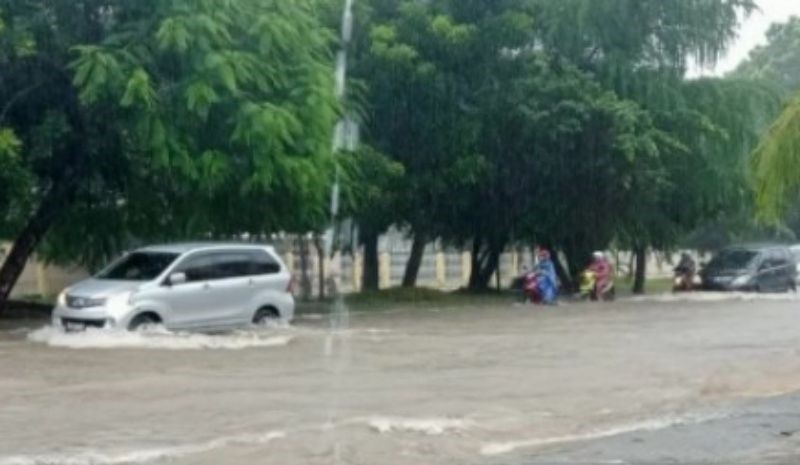 Jangan Lakukan Hal Ini Jika Mobil Terkena Banjir