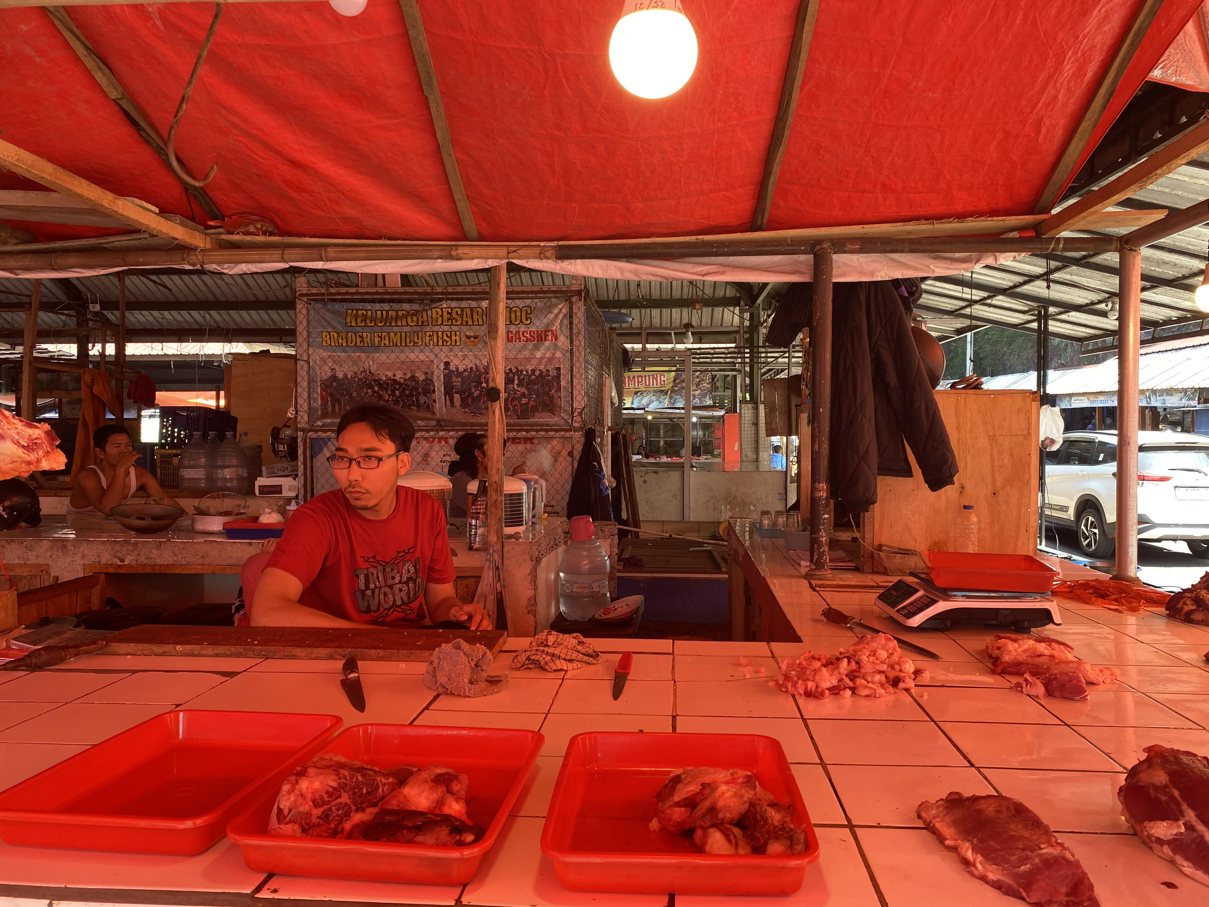 Pasca Iduladha,  Permintaan Jasa Giling Daging di Pasar Muka Cianjur Masih Tinggi 