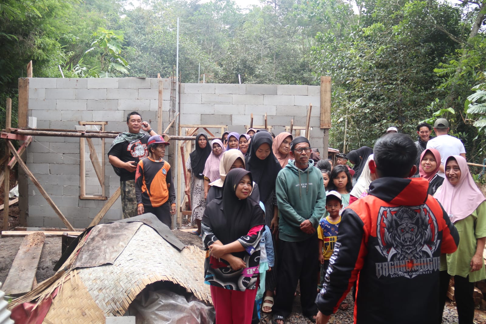 Sudah Tidak Layak Huni, Komunitas Bagong Mogok Bangun Ulang Rumah Warga di Sukanagara 