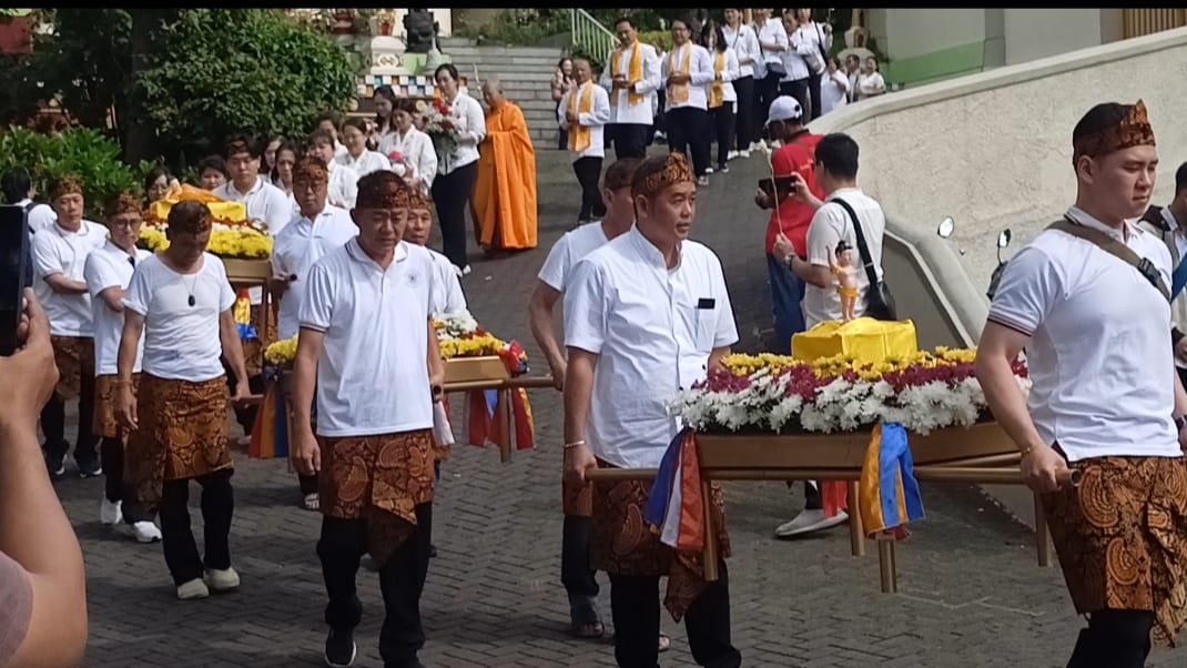 Ratusan Umat Buddha di Vihara Sakyawanaram Lembah Cipendawa Peringati Tri Suci Waisak 2025