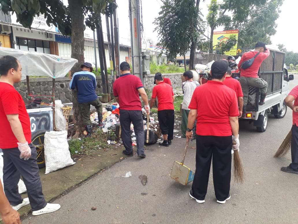 Kecamatan Karangtengah Cianjur Terus Sosialisasikan Buang Sampah Tepat Waktu dan Dipilah ke Masyarakat