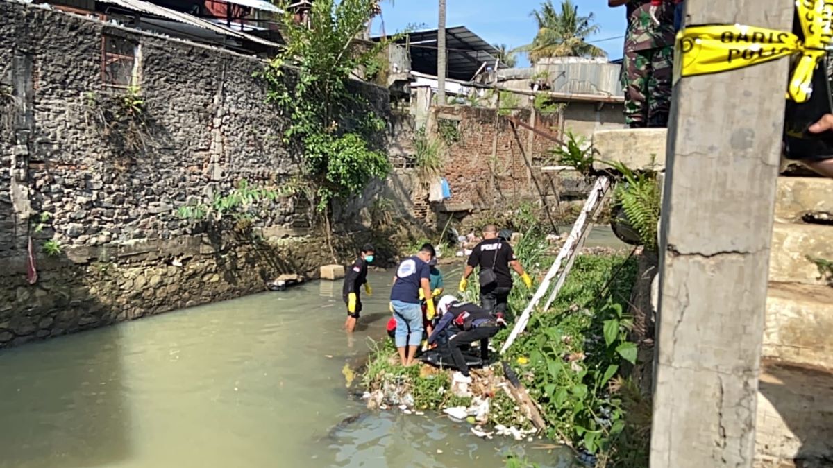 Di Cianjur, Pria Tanpa Identitas Ditemukan Tewas Mengambang di Sungai Ciajag 