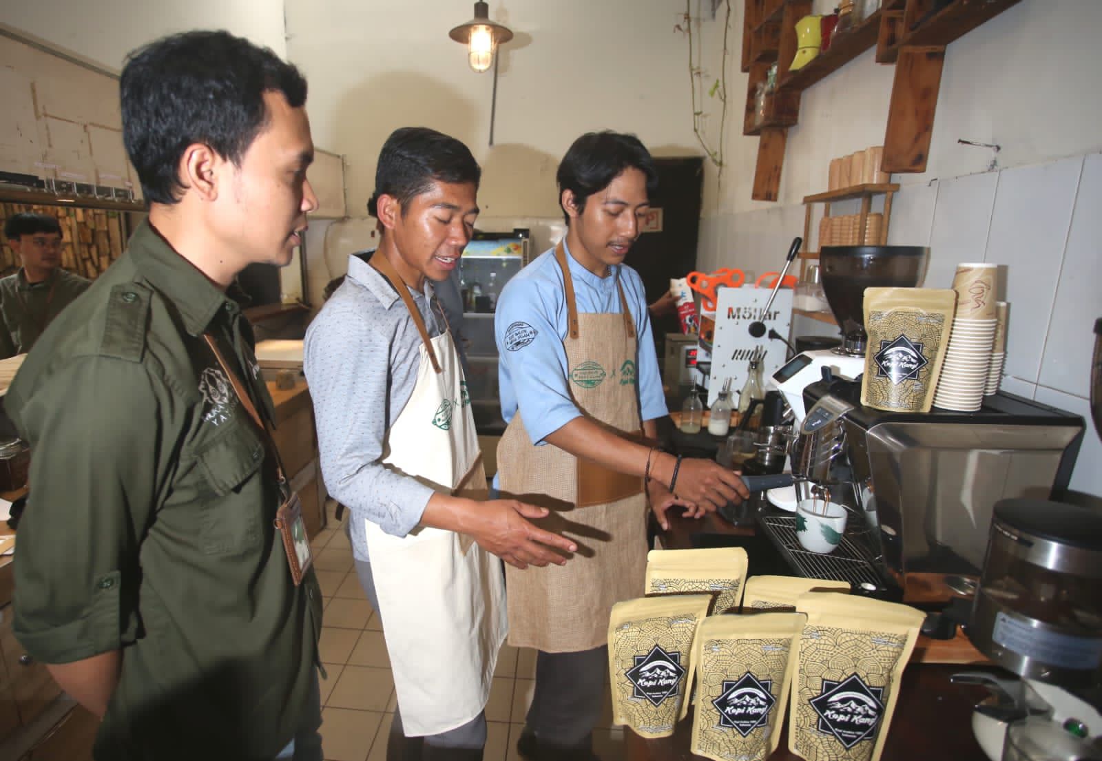  Pertamina Resmikan Cafe Kopi Kang! Program TJSL FT Bandung Group