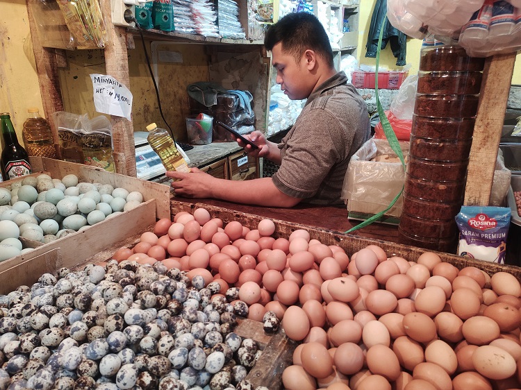 Harga Telur Tembus Rp27 Ribu/kg, Ukuran Tempe Diperkecil