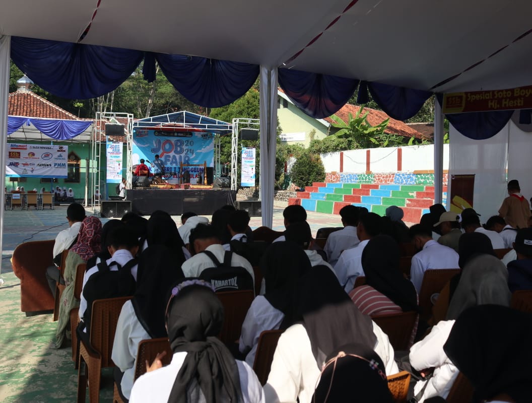 Ratusan Alumni Ramaikan Job Fair SMKN 1 Tanggeung Cianjur