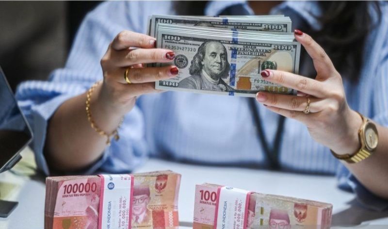 Rupiah Tergelincir Seiring dengan Menurunnya Ekspektasi Pemotongan FFR