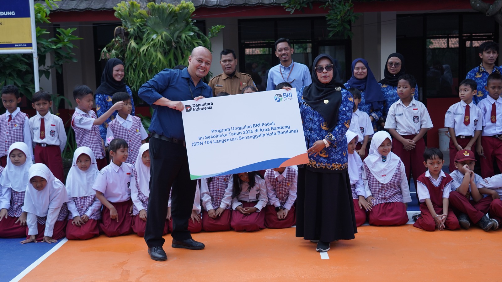 BRI Peduli Salurkan Program “Ini Sekolahku” 2025 di Bandung, Perkuat Komitmen terhadap Pendidikan Dasar